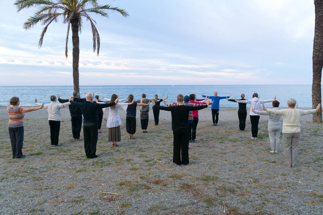 spain 2016 training beach hold qi up qigong
